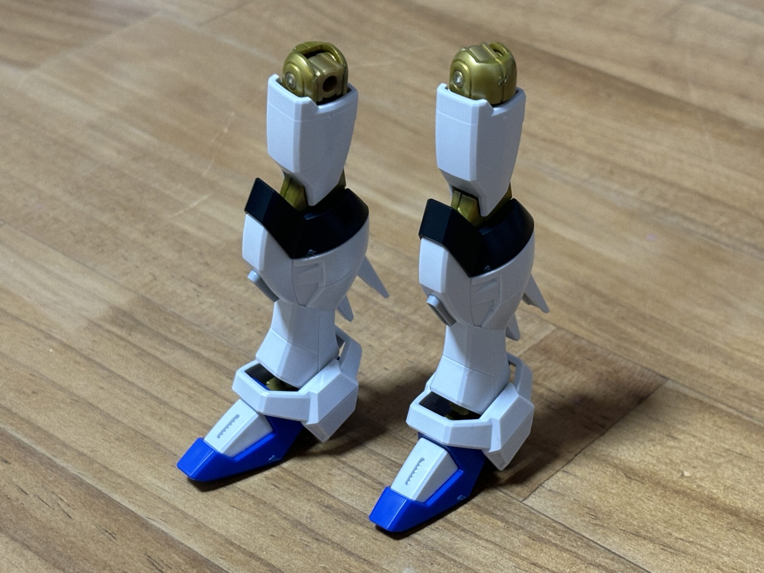 HGマイティーストライク両足横