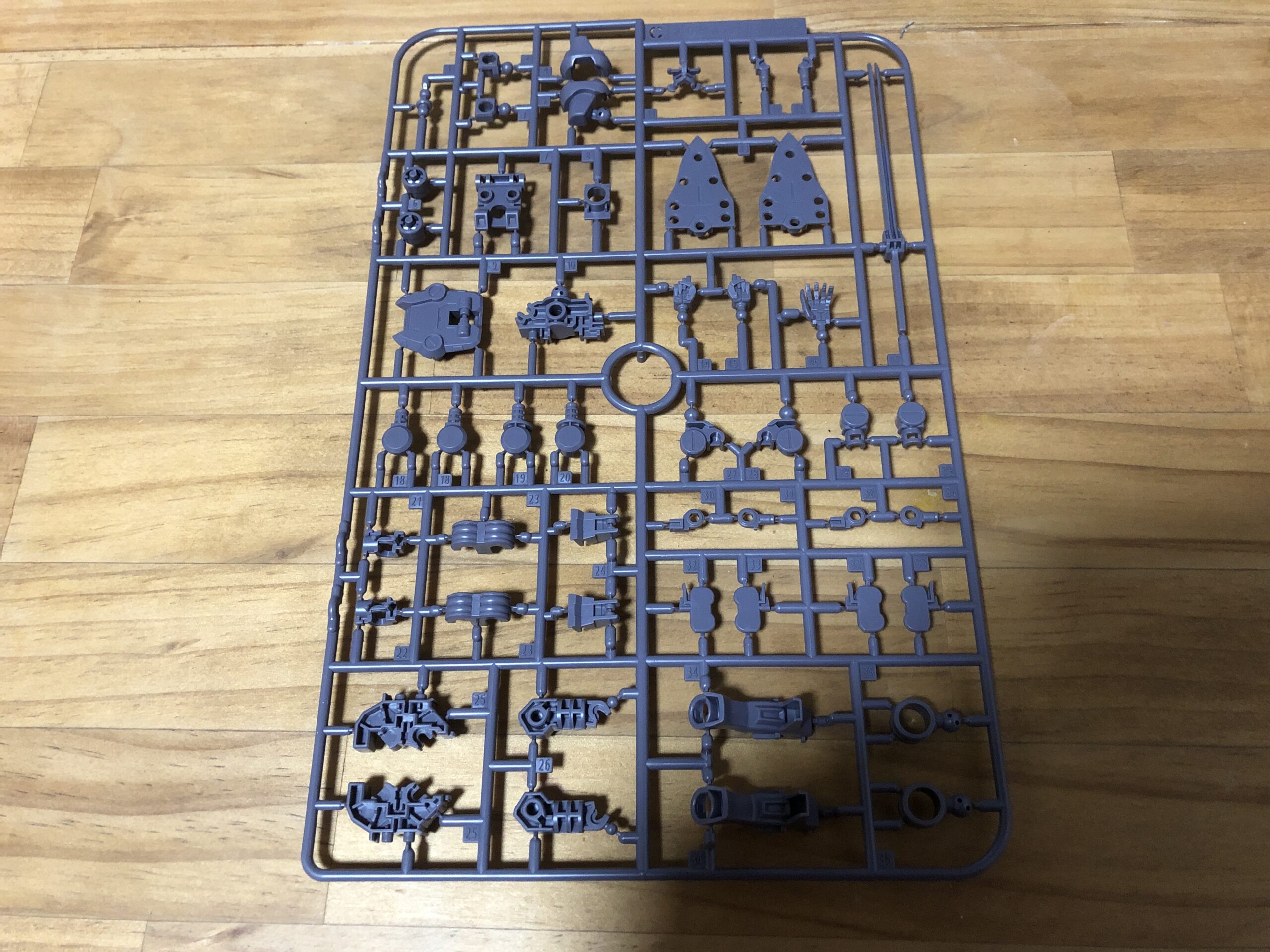 HGガンダムシュバルゼッテパーツC