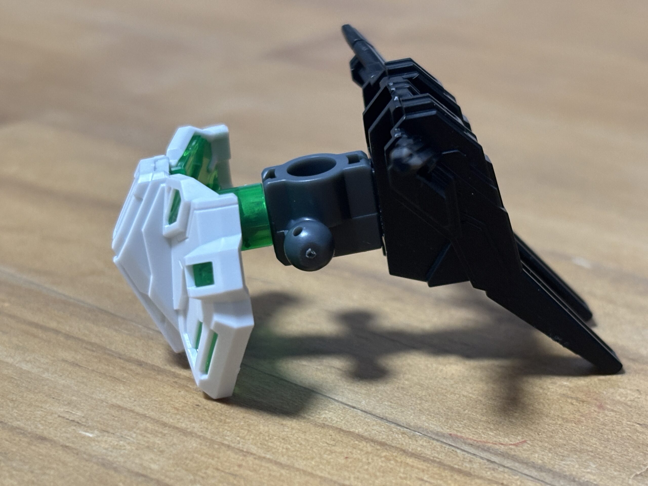 ガンダムアストレアタイプ-B腰横