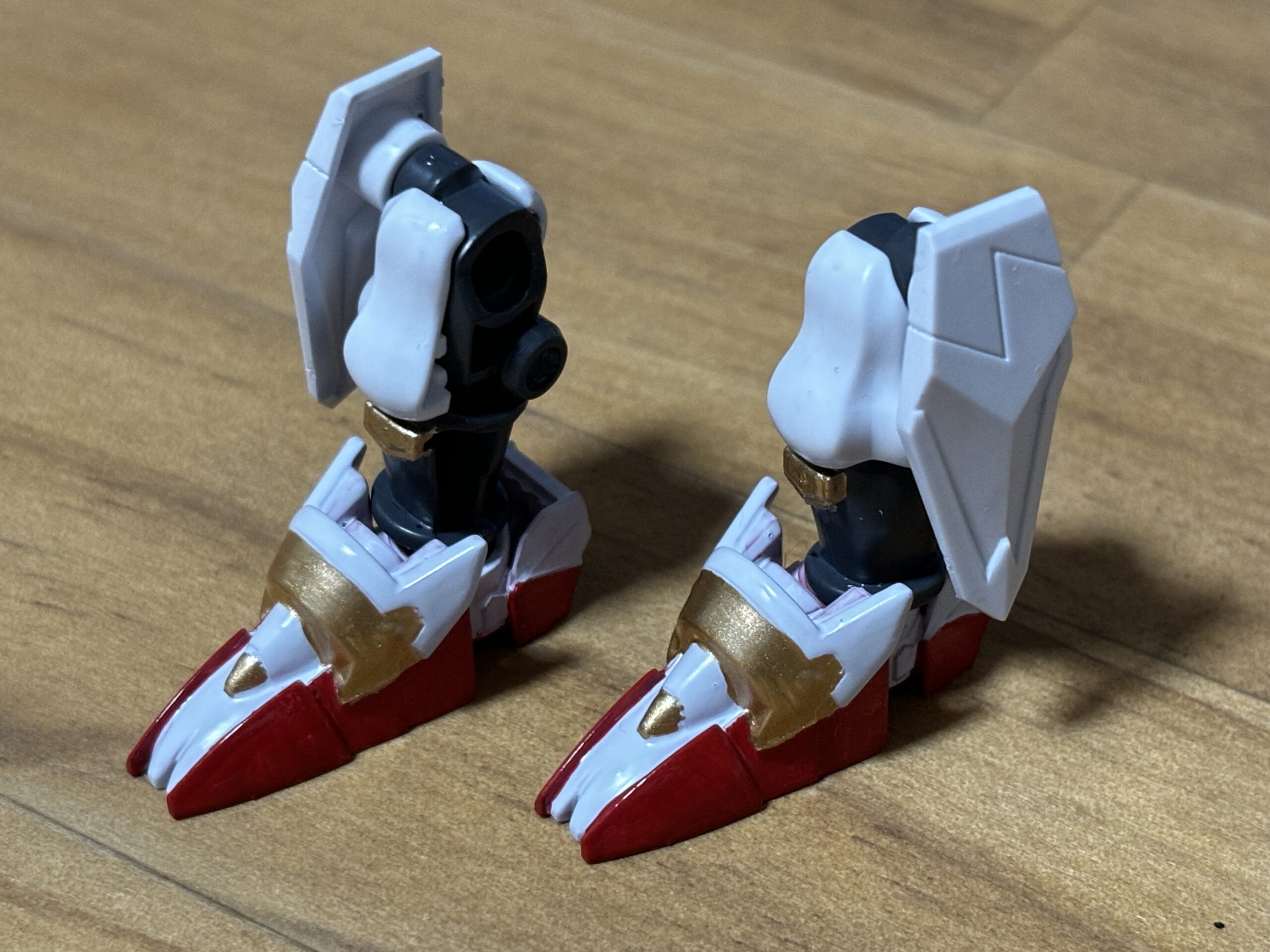 隠密ガンダムエアリアル塗装両足横