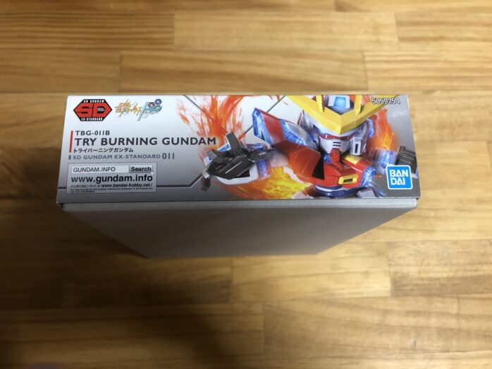 EXSTトライバーニングガンダムパッケージ前横