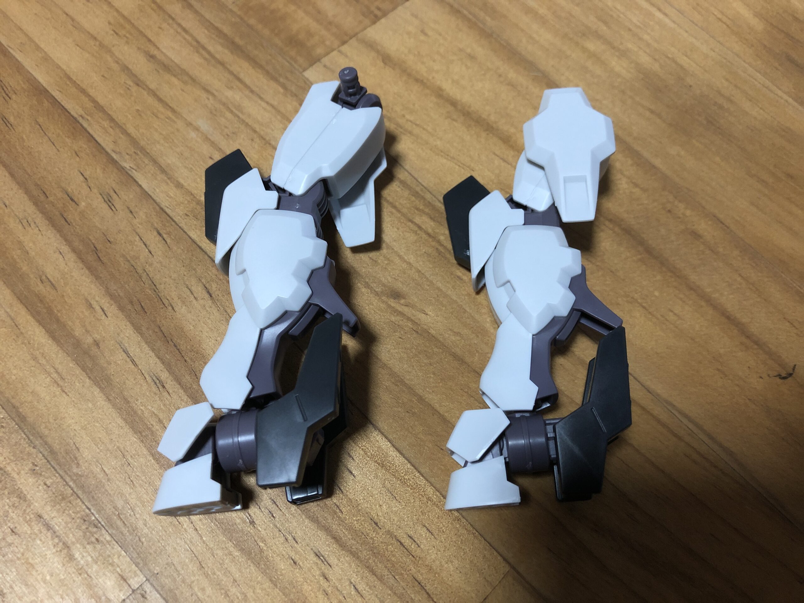 HGガンダムシュバルゼッテ両足横